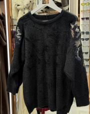 omuzdan  boncuk detaz kazak siyah